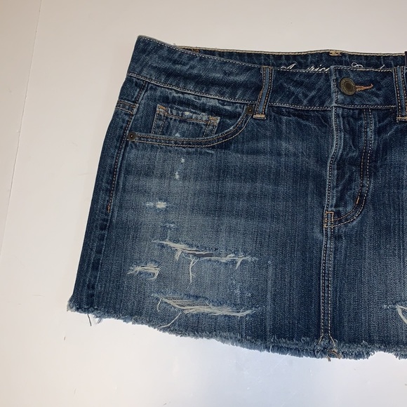 🆕 American Eagle Outfitters Distressed Blue Jean Mini Skirt - Women’s Size 4 - Picture 7 of 8